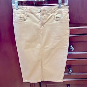 Metallic flattering fitted skirt